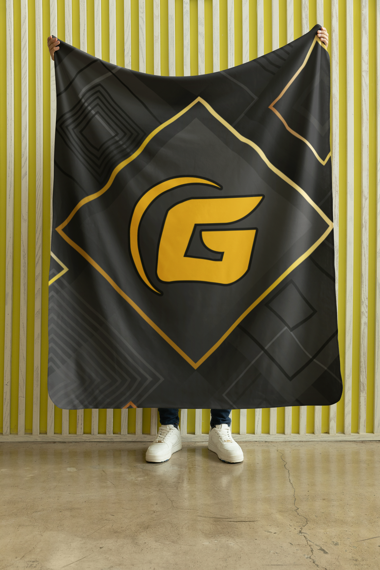 900 Global "G" Diamond 60" x 80" Plush Blanket