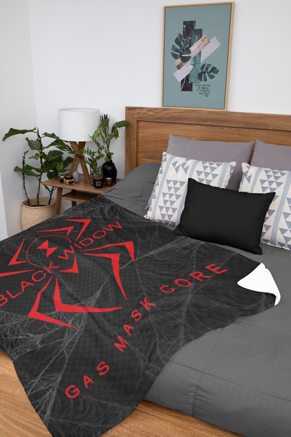 Hammer Black Widow 60" x 80" Plush Blanket