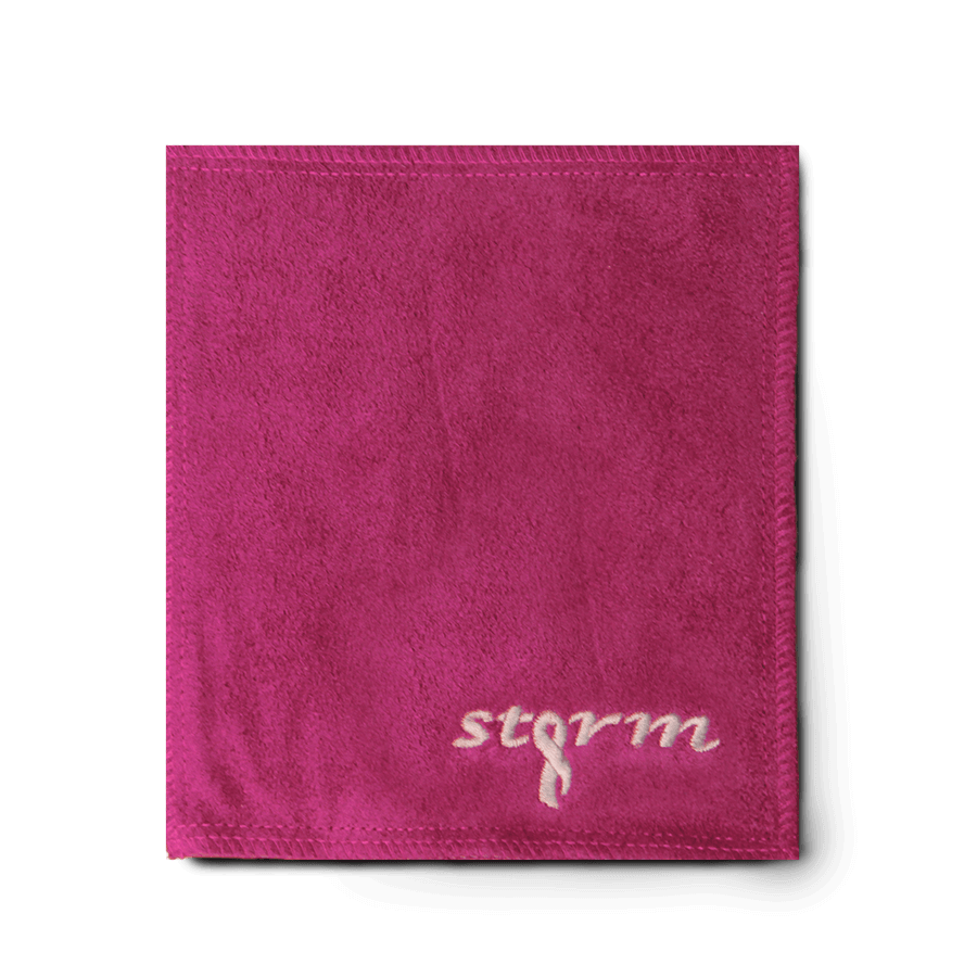 The Storm Shammy may be the best oil removing tool in the industry. Its never been easier to keep your ball clean for a more consistent reaction shot to shot. Simply hand wash the Shammy in a sink when needed and let air dry.